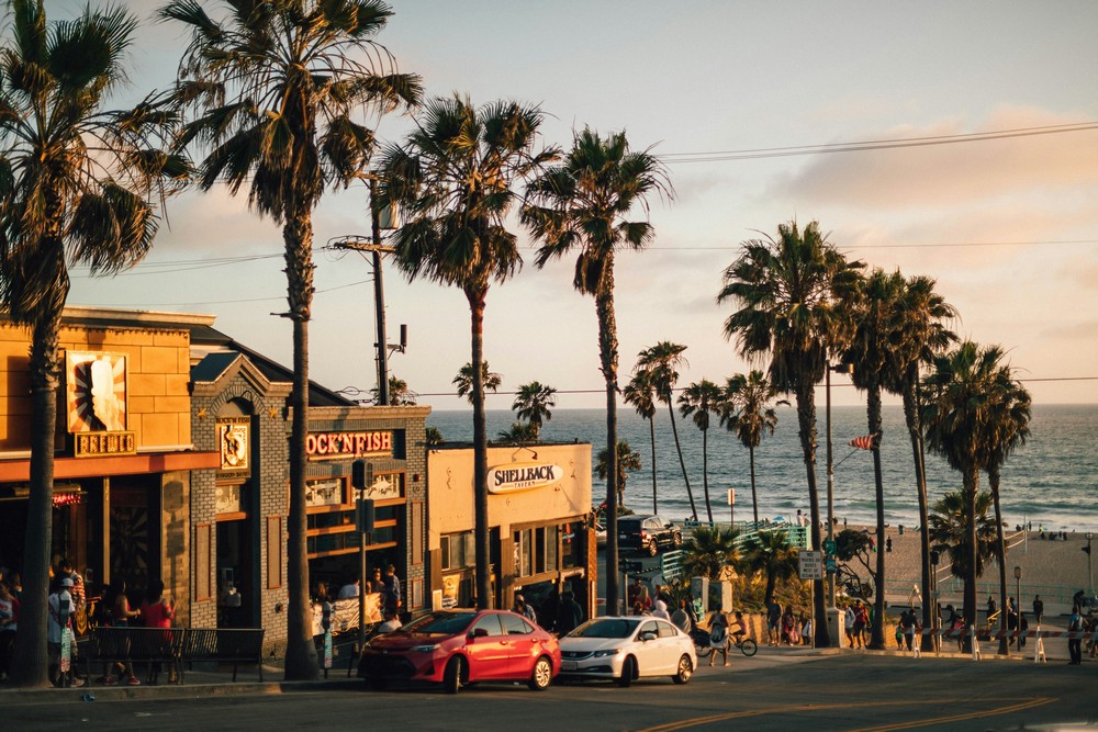 Orange County employer reviewing PEO alternative options with benefits broker